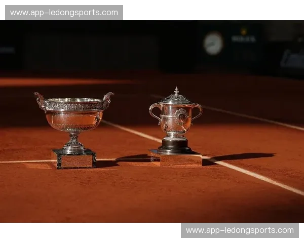 法网战报：激情与策略在罗兰加洛斯的对决