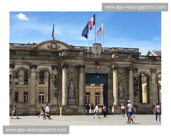 波尔多vs昂热：葡萄酒世界的双雄争霸，历史、风土与风味的深度对话